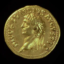 Áureus (anverso) do deificado Cláudio I (41 AD-AD 54) cunhado sob Nero (AD 54-AD 68) (ouro) Inscrição: DIVVS CLAVDIVS AVGVSTVS (para reverso ver 119149)